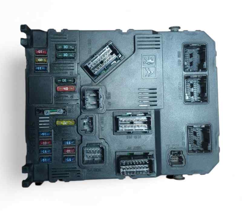 CAJA RELES  FUSIBLES