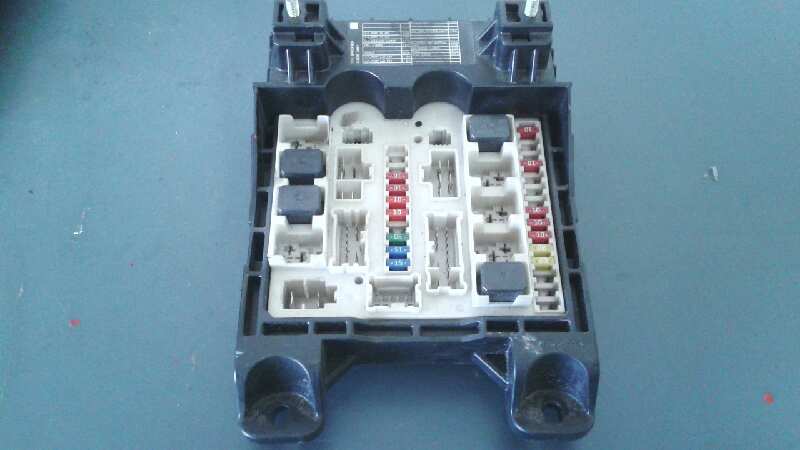 CAJA RELES - FUSIBLES