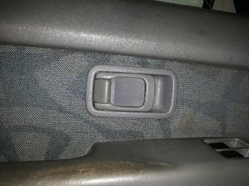 MANETA INTERIOR DELANTERA IZQUIERDA