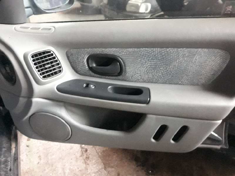 GUARNECIDO PUERTA DELANTERA DERECHA