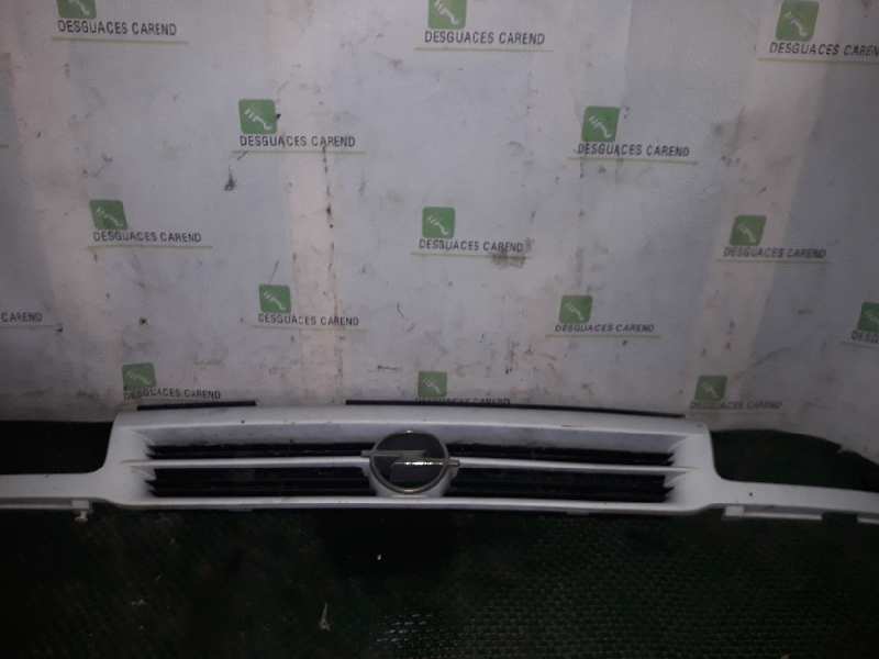 REJILLA DELANTERA OPEL ASTRA F BERLINA
