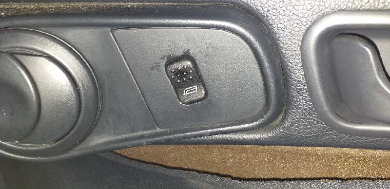 MANDO ELEVALUNAS DELANTERO DERECHO ALFA ROMEO 145