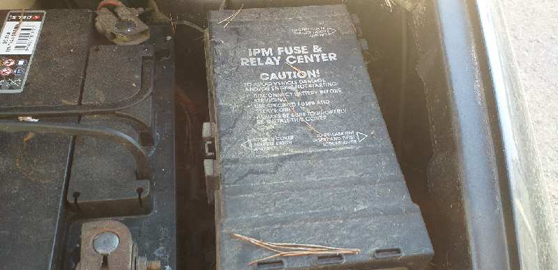 CAJA RELES - FUSIBLES