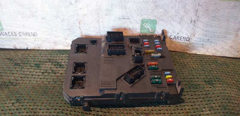 CAJA RELES - FUSIBLES