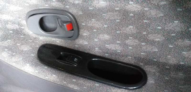 MANDO ELEVALUNAS DELANTERO DERECHO