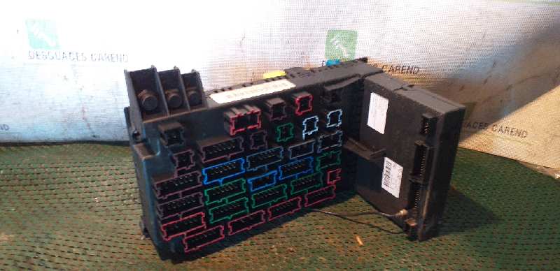 CAJA RELES - FUSIBLES
