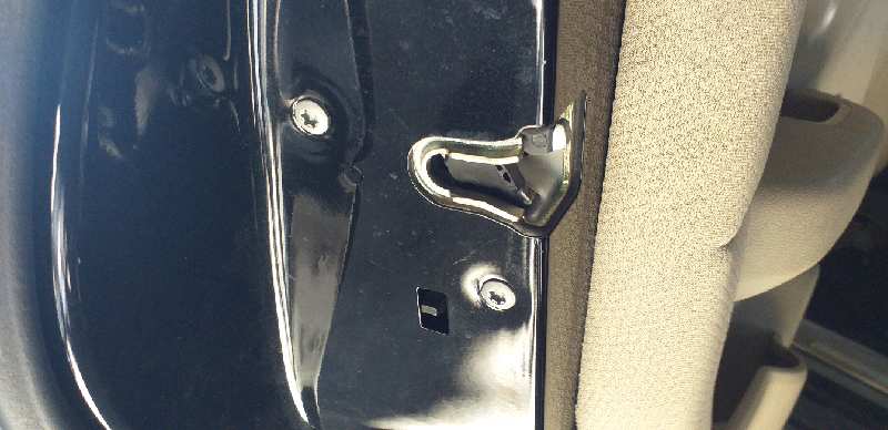 CERRADURA PUERTA TRASERA IZQUIERDA 