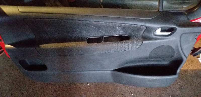 GUARNECIDO PUERTA DELANTERA IZQUIERDA