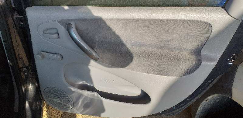 GUARNECIDO PUERTA TRASERA DERECHA
