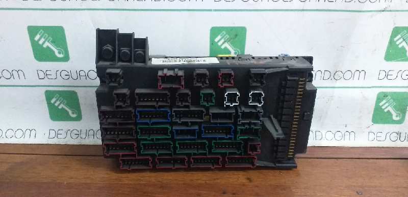CAJA RELES - FUSIBLES