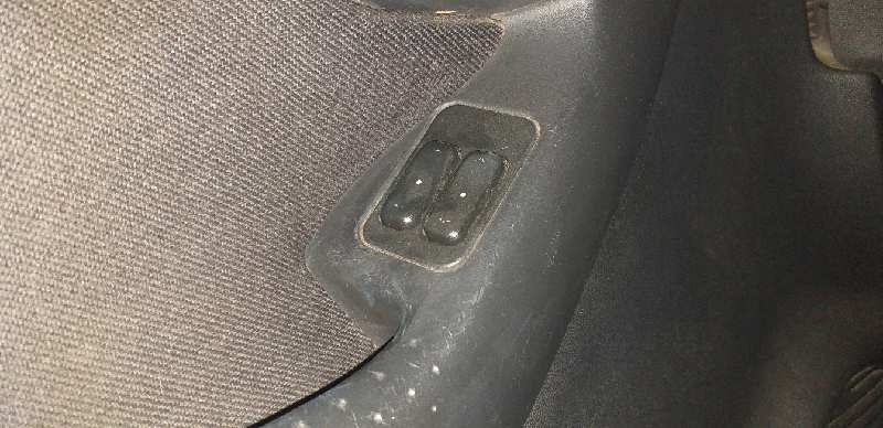 MANDO ELEVALUNAS DELANTERO IZQUIERDO 