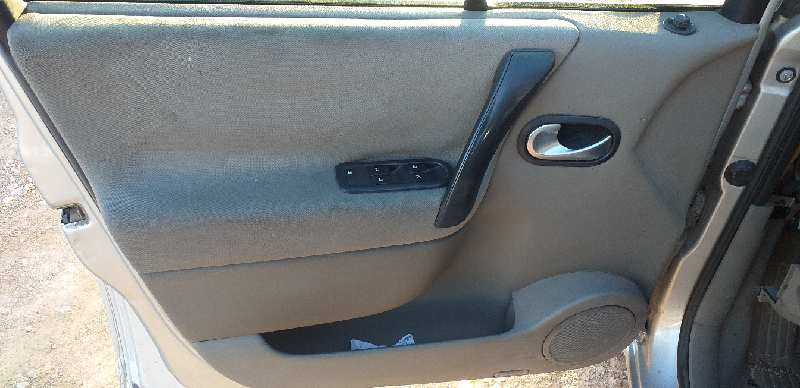 GUARNECIDO PUERTA DELANTERA IZQUIERDA