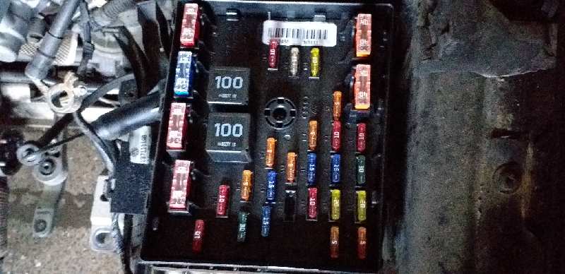 CAJA RELES - FUSIBLES