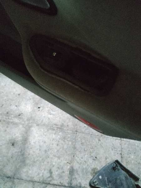 MANDO ELEVALUNAS TRASERO DERECHO