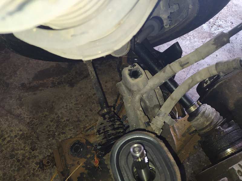 BRAZO SUSPENSION INFERIOR DELANTERO IZQUIERDO