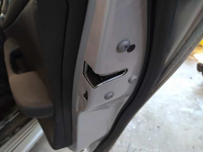 CERRADURA PUERTA TRASERA DERECHA 