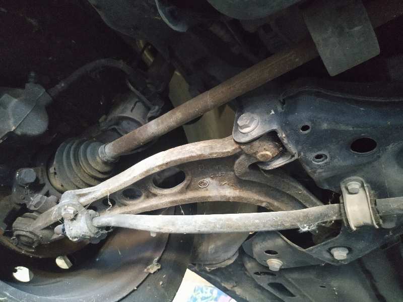 BRAZO SUSPENSION INFERIOR DELANTERO DERECHO