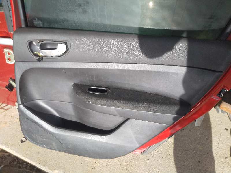 GUARNECIDO PUERTA TRASERA DERECHA