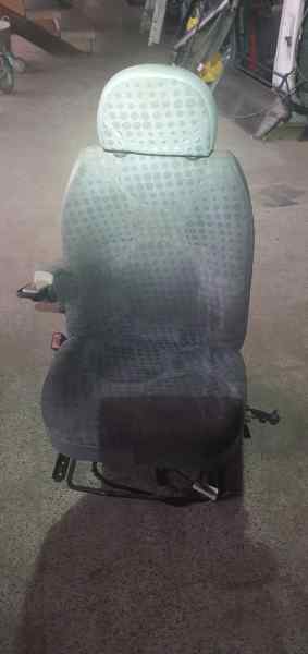 ASIENTO DELANTERO IZQUIERDO