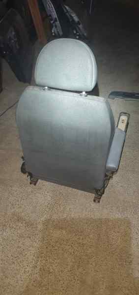 ASIENTO DELANTERO IZQUIERDO