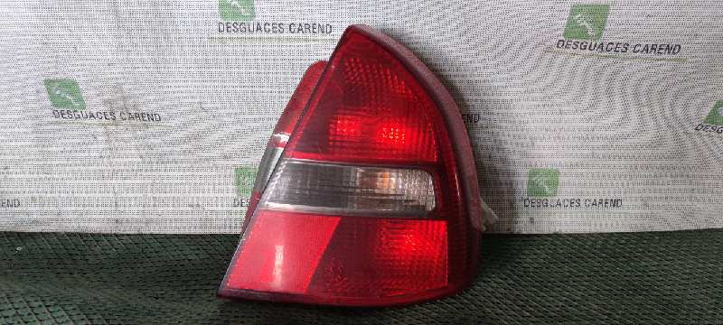 PILOTO TRASERO DERECHO MITSUBISHI CARISMA BERINA 5 (DA0)