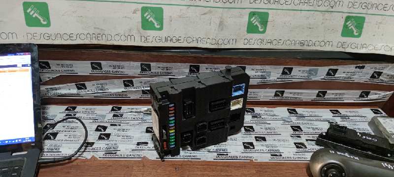 CAJA RELES - FUSIBLES