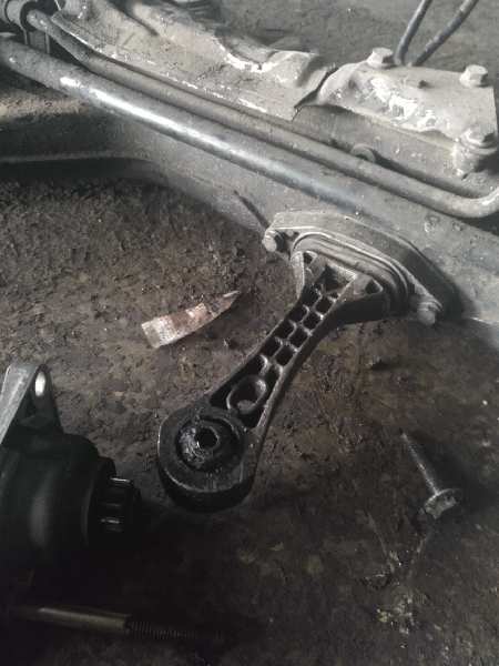 SOPORTE MOTOR TRASERO