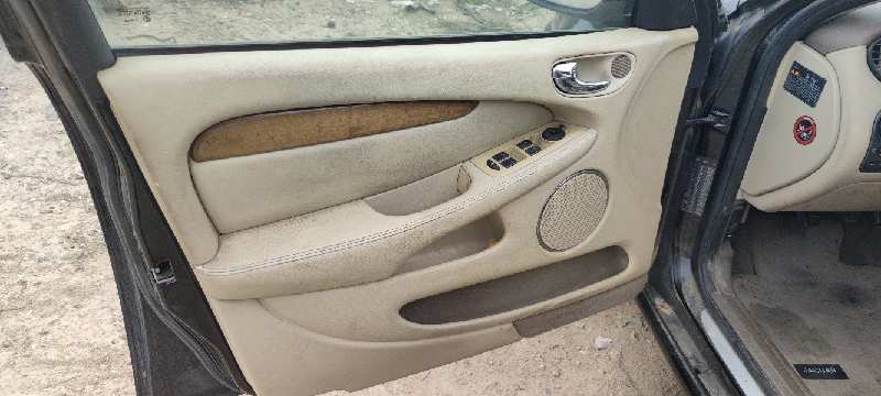 GUARNECIDO PUERTA DELANTERA IZQUIERDA