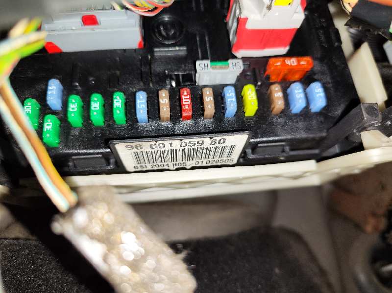 CAJA RELES - FUSIBLES