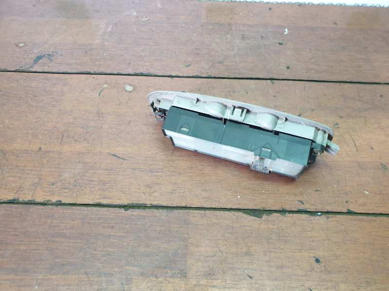 MANDO ELEVALUNAS DELANTERO IZQUIERDO  NISSAN ALMERA TINO (V10M)