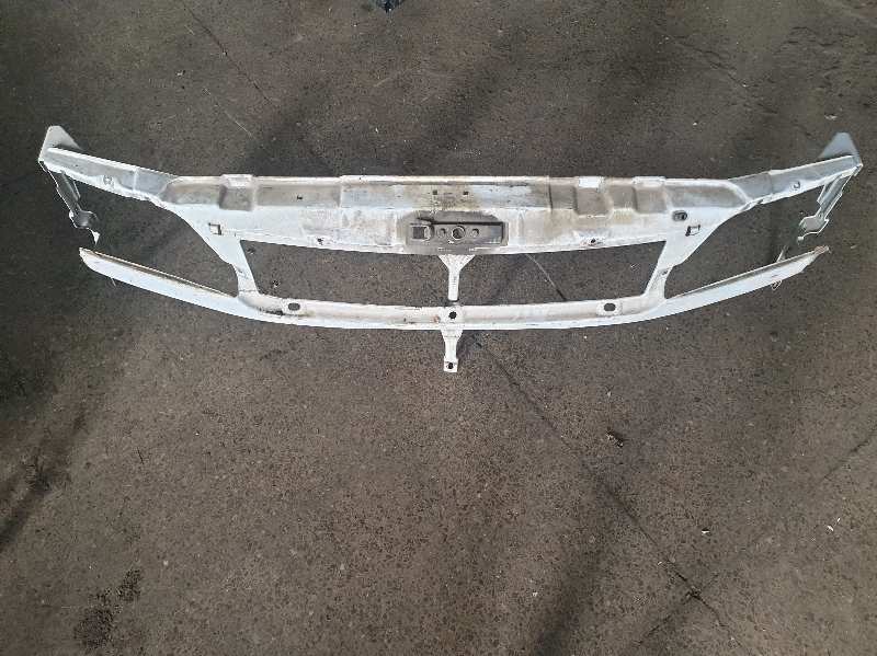 REJILLA DELANTERA MERCEDES MB 100 D CAJA CERRADA - COMBI