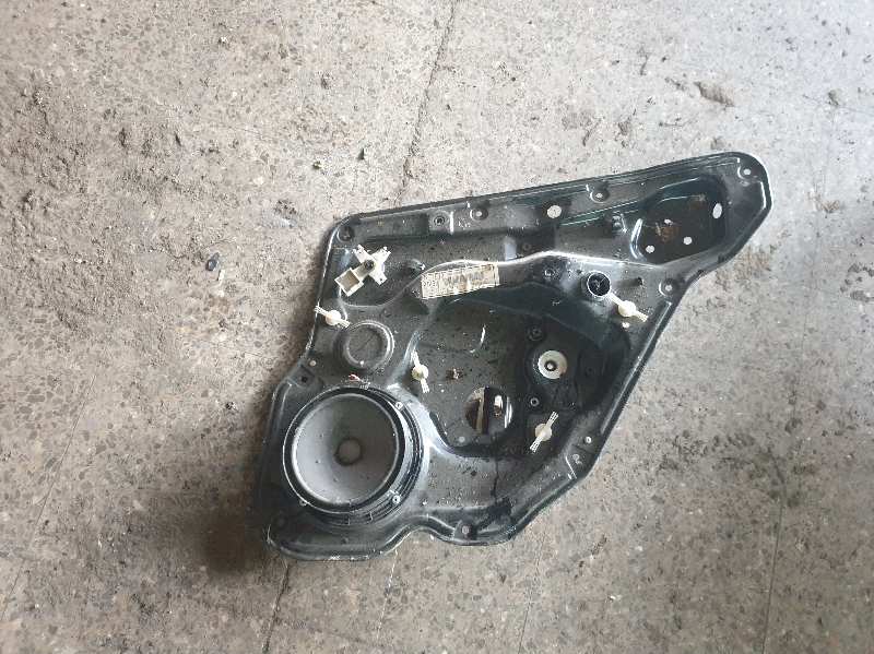 ELEVALUNAS TRASERO DERECHO