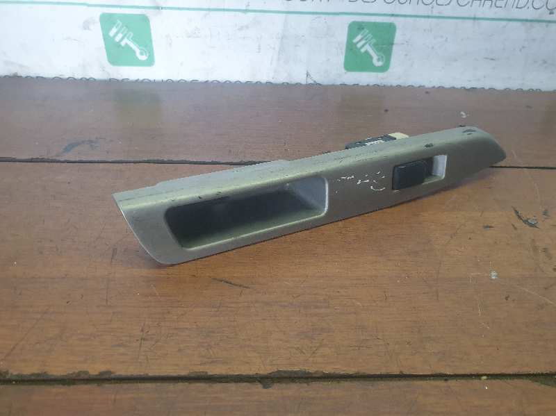 MANDO ELEVALUNAS DELANTERO DERECHO