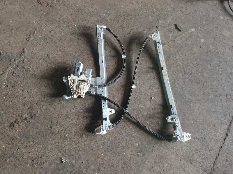 ELEVALUNAS DELANTERO DERECHO