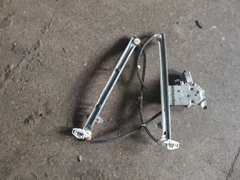 ELEVALUNAS DELANTERO DERECHO