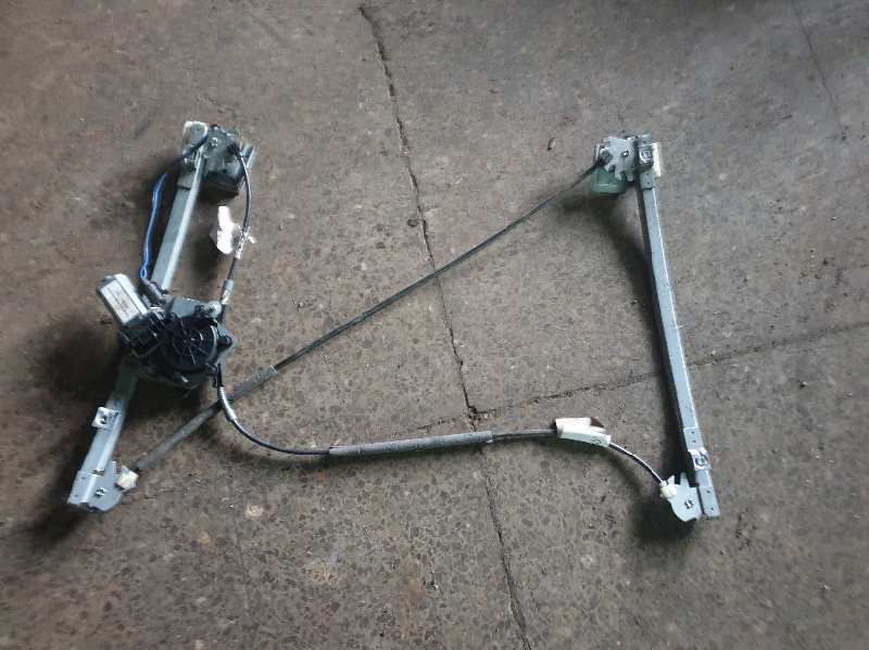 ELEVALUNAS DELANTERO IZQUIERDO