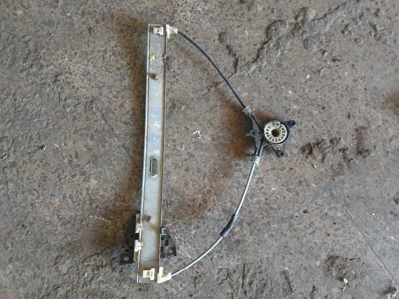 ELEVALUNAS DELANTERO DERECHO