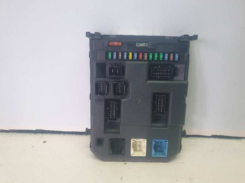 CAJA RELES - FUSIBLES