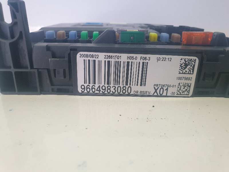 CAJA RELES - FUSIBLES