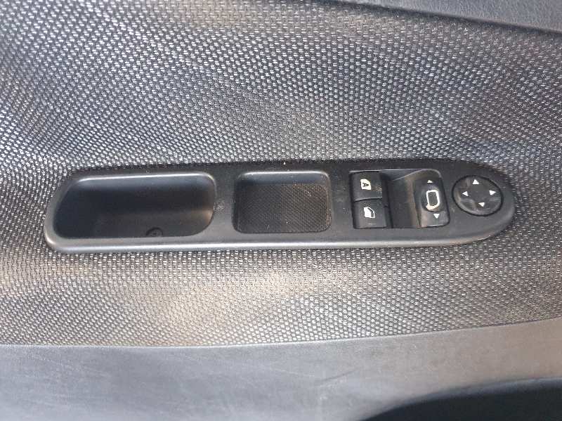 MANDO ELEVALUNAS DELANTERO IZQUIERDO 