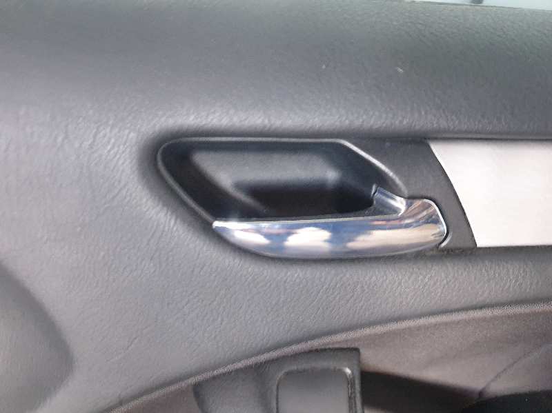 MANETA INTERIOR DELANTERA DERECHA