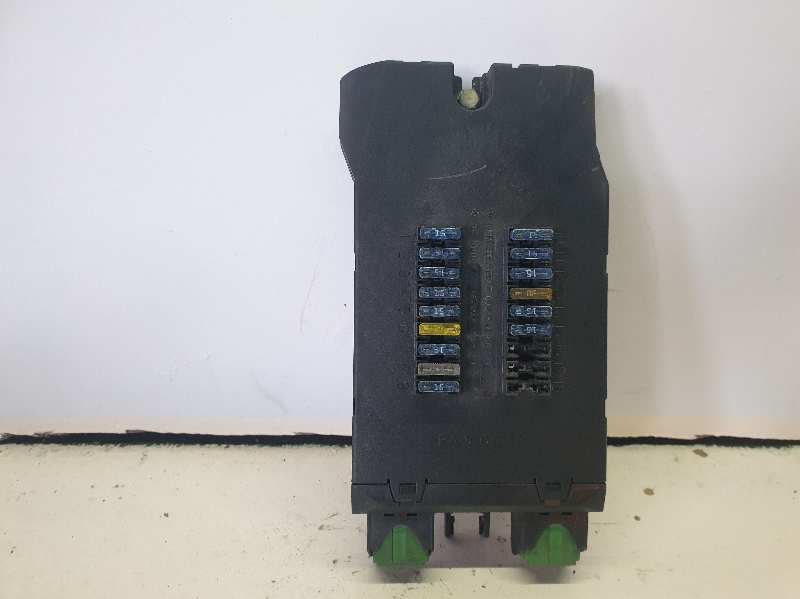 CAJA RELES - FUSIBLES