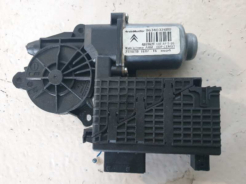 ELEVALUNAS DELANTERO DERECHO