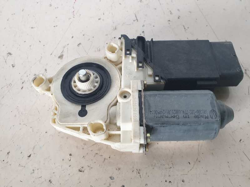 ELEVALUNAS DELANTERO DERECHO