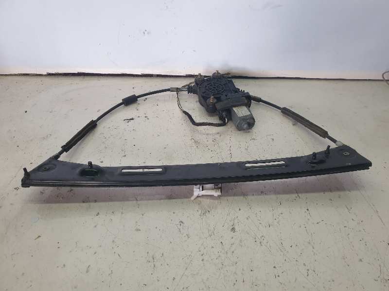 ELEVALUNAS DELANTERO DERECHO