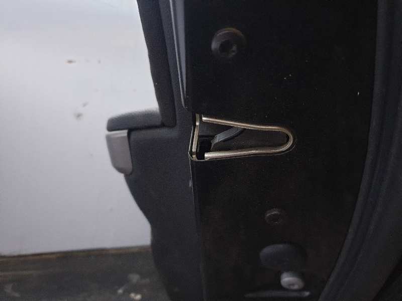 CERRADURA PUERTA TRASERA DERECHA 