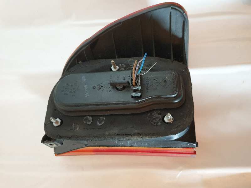 PILOTO TRASERO DERECHO