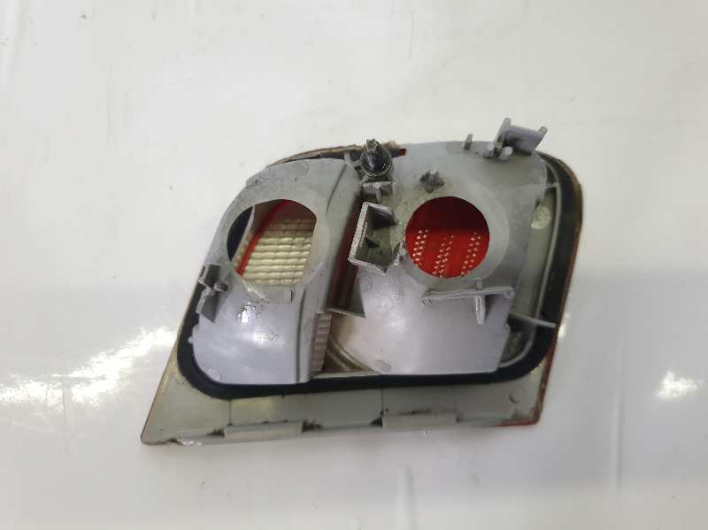 PILOTO TRASERO CENTRAL BMW SERIE 3 BERLINA (E36)