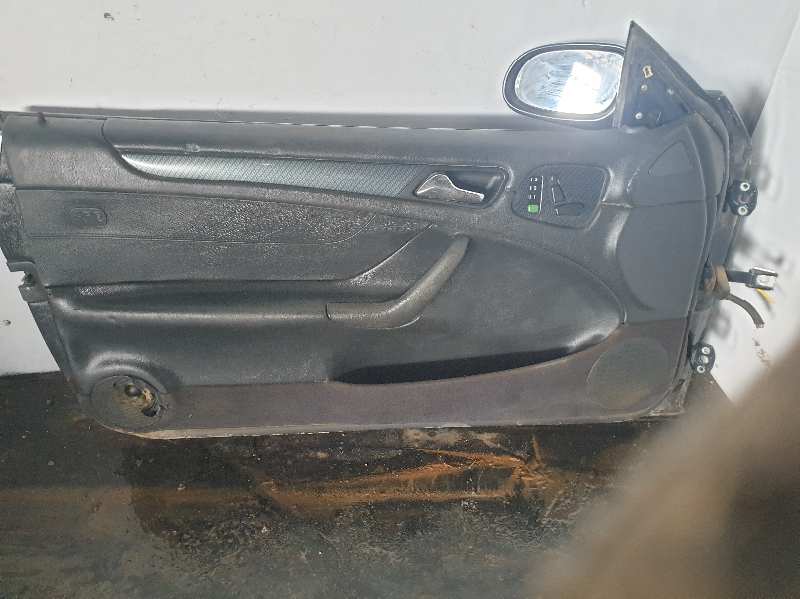 GUARNECIDO PUERTA DELANTERA IZQUIERDA