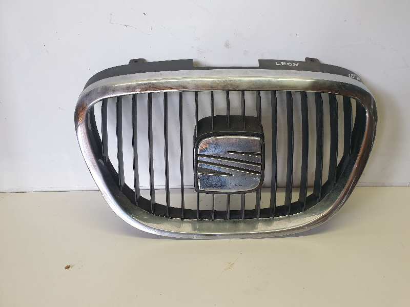 REJILLA PARAGOLPES DELANTERO